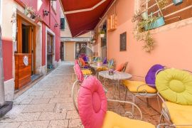 Rovinj, ugostiteljski objekt i apartman 2. red do mora, Rovinj, Propriedade comercial