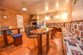 Rovinj, ugostiteljski objekt i apartman 2. red do mora, Rovinj, Propriedade comercial