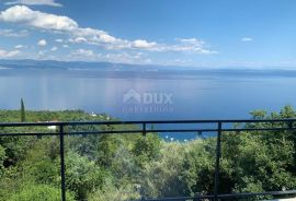 OPATIJA, MEDVEJA - kuća 340 m2 s pogledom na more i okoliš 800m2, Lovran, Ev