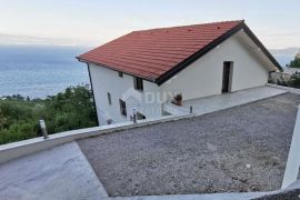 OPATIJA, MEDVEJA - kuća 340 m2 s pogledom na more i okoliš 800m2, Lovran, Ev