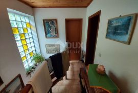 OPATIJA, MEDVEJA - kuća 2.RED DO MORA!! 250m2 + bungalov apartman 25m2 + okoliš 1031m2, Lovran, بيت