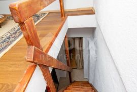 OTOK PAŠMAN, KRAJ - Renovirane prizemnice sa 4 apartmana i pogledom na more, Pašman, Maison