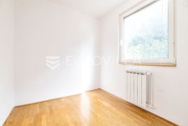 Zagreb, Šestine, atraktivan trosoban stan NKP 98 m2 + PM, Zagreb, Flat