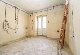 Pula, dvije kuće za renovaciju s velikim potencijalom, Pula, Casa