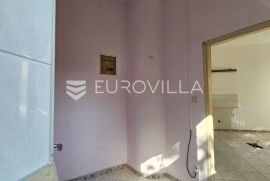 Pula, centar, poslovni prostor od 36 m2, Pula, Propriedade comercial