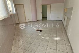 Pula, centar, poslovni prostor od 36 m2, Pula, Propriedade comercial