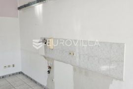 Pula, centar, poslovni prostor od 36 m2, Pula, Propriedade comercial