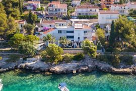 Split, Čiovo, moderna villa/boutique hotel s 8 apartmana, prvi red do mora, Okrug, بيت