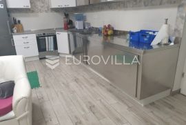 Rijeka, Viškovo - funkcionalni trosobni stan na mirnoj lokaciji, NKP 108 m2, Viškovo, Appartement