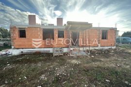 Medulin, komforan trosoban  stan NKP 74 m2  s dva parkirna mjesta, Medulin, Appartement