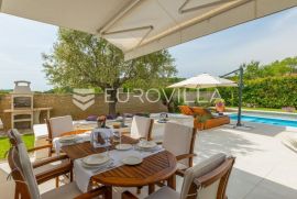 Rovinj, Rovinjsko selo - prekrasna villa s wellnessom i bazenom, NKP 224 m2, Rovinj, Kuća