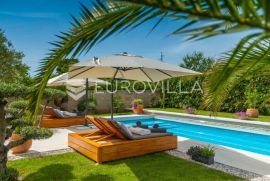 Rovinj, Rovinjsko selo - prekrasna villa s wellnessom i bazenom, NKP 224 m2, Rovinj, Kuća