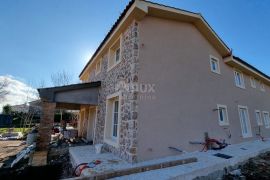 OTOK KRK, RISIKA -  Dvije dvojne kuće svaka s vlastitim bazenom, Vrbnik, House