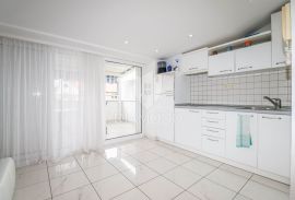 Rovinj, apartmanska kuća sa uhodanim poslovanjem, Rovinj, House