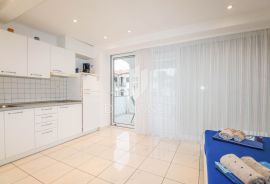 Rovinj, apartmanska kuća sa uhodanim poslovanjem, Rovinj, House