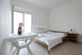 ZADAR, SUKOŠAN - apartmanska kuća uz more, Sukošan, Famiglia