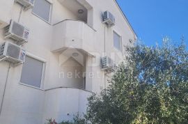 ZADAR, SUKOŠAN - apartmanska kuća uz more, Sukošan, Famiglia