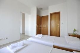 ZADAR, SUKOŠAN - apartmanska kuća uz more, Sukošan, Famiglia