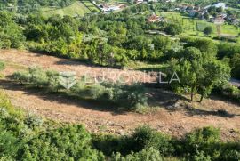 Istra, Motovun, građevinsko zemljište s pogledom na povijesne gradove, Oprtalj, Land