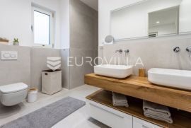 Tučepi, trosoban komforan penthouse s prekrasnim pogledom, Tučepi, Appartment