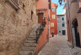 ISTRA, ROVINJ Kuća na tri etaže u centru grada 100 metara od mora!, Rovinj, Ev