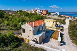 VILA S BAZENOM, 200 M OD MORA, NOVIGRAD - ZADAR, Novigrad, Maison