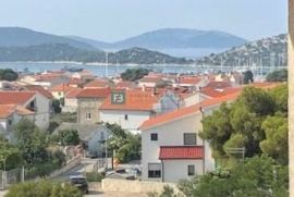 TRIBUNJ, novo, luksuzni stan, 1. kat, pogled na more, 3 spavaće sobe, Vodice, Διαμέρισμα