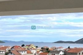 TRIBUNJ, novo, 2. kat, pogled na more, 3 spavaće sobe, Vodice, Daire