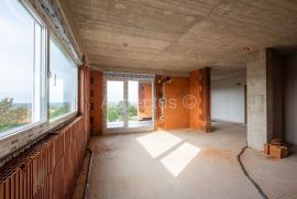 Novogradnja, Penthouse s pogledom na more, komforan stan s 5 soba, nadomak Rovinja, Rovinj, Stan