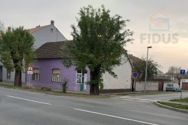 Kuća s lokalom u Vukovara, blizina centra, Vukovar, Famiglia