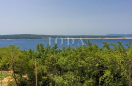 Stan s okućnicom 250m od mora, Crikvenica, Appartment