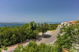 Stan s okućnicom 250m od mora, Crikvenica, Appartment