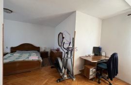 Kuća u Pješčanoj uvali 75 m od mora + apartman + radiona, Medulin, Kuća