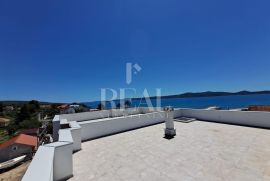 Penthouse 3S+DB +krovna terasa 126 m2 netto, Sukošan, Daire