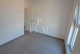 Penthouse 3S+DB +krovna terasa 126 m2 netto, Sukošan, Daire