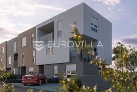 Šibenik-Brodarica,  stan od 82,5 m2 prizemlje s vrtom, Šibenik - Okolica, Appartment