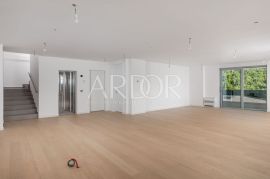 Opatija, penthouse s pogledom na more, krovnom terasom i bazenom, Opatija, Stan