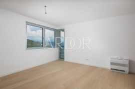 Opatija, penthouse s pogledom na more, krovnom terasom i bazenom, Opatija, Stan