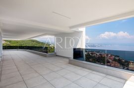 Opatija, penthouse s pogledom na more, krovnom terasom i bazenom, Opatija, Stan