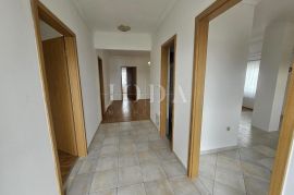 Prostrani stan, idealan za život!, Krk, Appartement