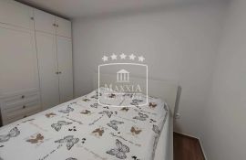 Seline - vrhunski uređen 3.5 soban ap. vrt, terasa! 189000€, Starigrad, Appartamento