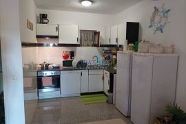 Obnovljen apartman u prizemlju!, Novigrad, Appartment