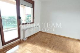 DVOSOBNI PREUREĐENI STANOVI U POTKROVLJU - DONJA DUBRAVA, ZAGREB, Zagreb, Appartement