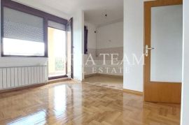 DVOSOBNI PREUREĐENI STANOVI U POTKROVLJU - DONJA DUBRAVA, ZAGREB, Zagreb, Appartement