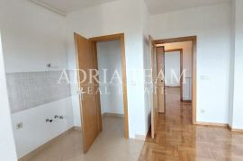 DVOSOBNI PREUREĐENI STANOVI U POTKROVLJU - DONJA DUBRAVA, ZAGREB, Zagreb, Appartement