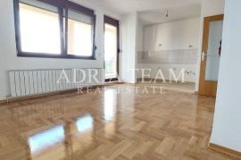 DVOSOBNI PREUREĐENI STANOVI U POTKROVLJU - DONJA DUBRAVA, ZAGREB, Zagreb, Appartement