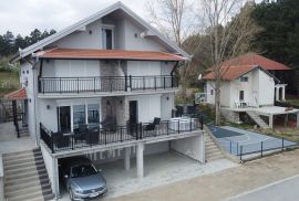 Porodicna kuca sa 5 zasebnih apartmana na samoj obali Dunava, Golubac, Haus