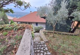 Opatija, okolica, obiteljska kuća s garažom i pogledom na Kvarner, Opatija, Casa