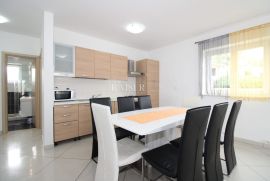 Vrbnik, otok Krk- apartman 93m2 s pogledom na more, Vrbnik, شقة