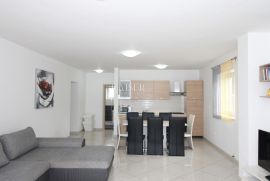 Vrbnik, otok Krk- apartman 93m2 s pogledom na more, Vrbnik, شقة